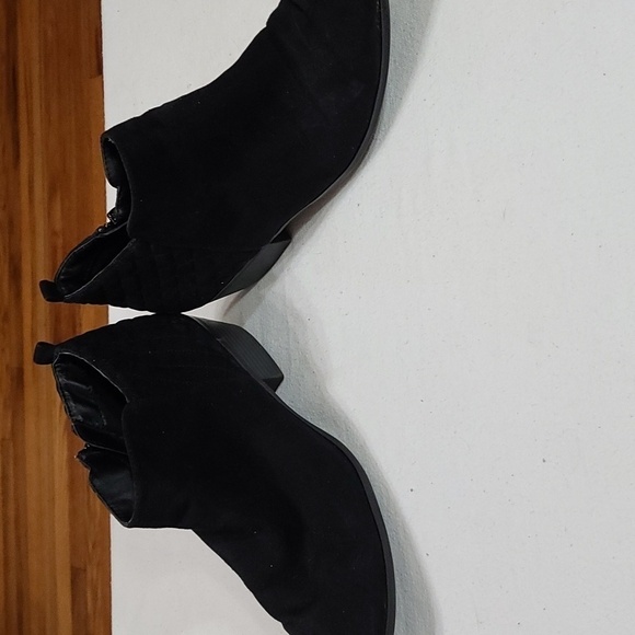 Style & Co Womens Black Suede Ankle Booties Side Zips Quilted Sz 10 GUC READ - Picture 8 of 14